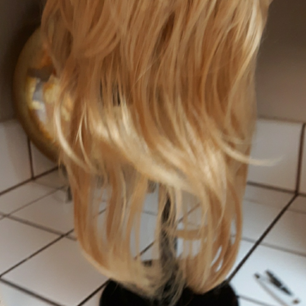 Wig - Picture 3 of 7